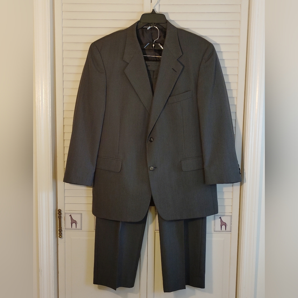 Kilburne& Finch Classic Gray Men's Suit